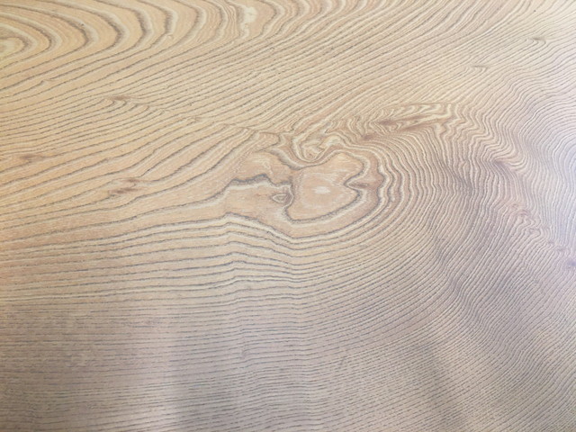 テーブルの木目