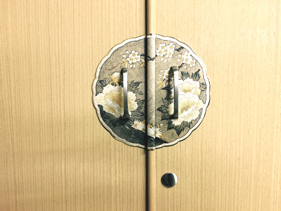 桐たんす金具、桜に牡丹（さくらにぼたん） | 桐たんすの修理、古い 